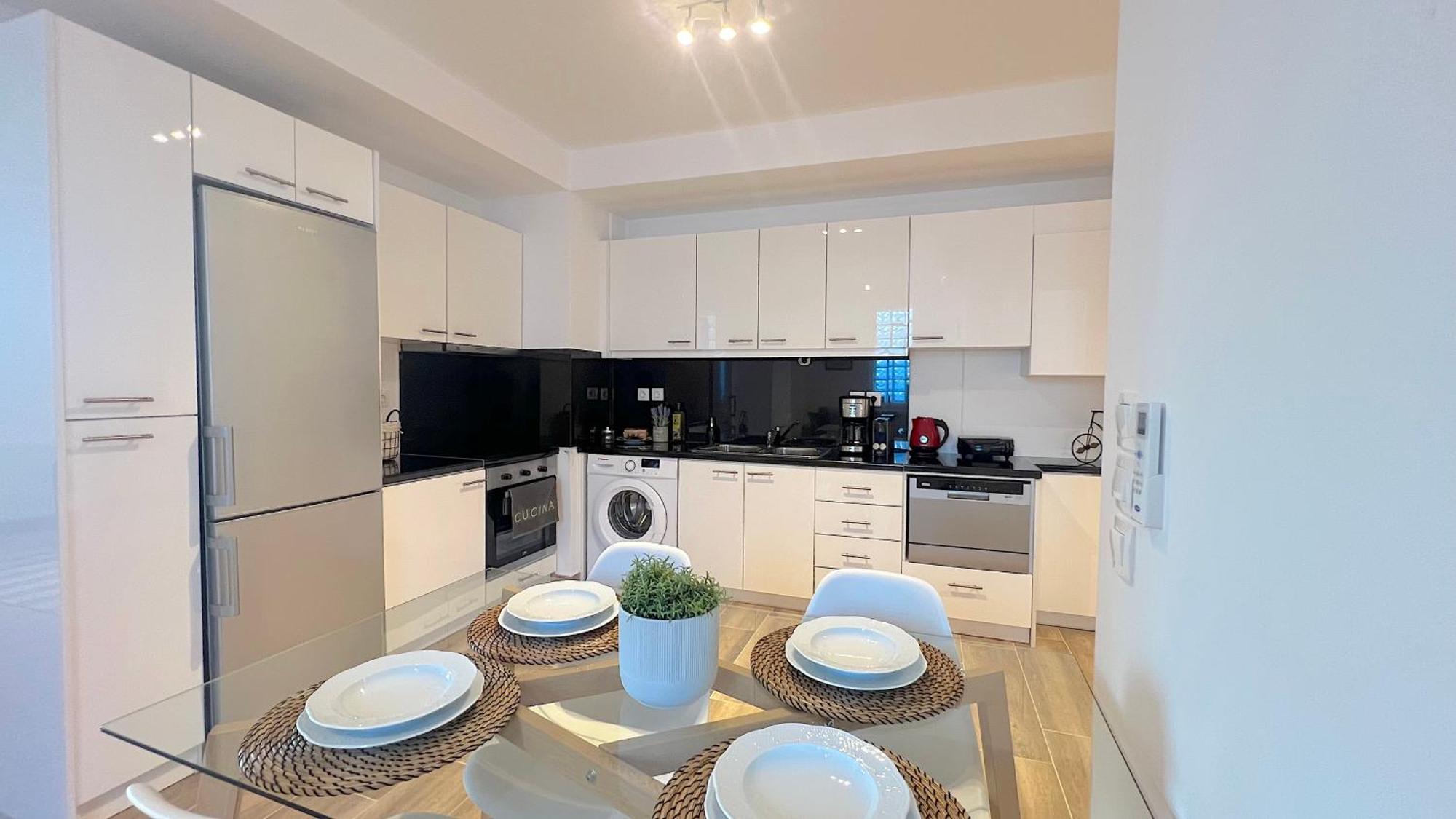 Pentelis Cozy Apt In Paleo Faliro Афины Экстерьер фото